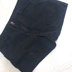 Venezia black shorts ladies 18